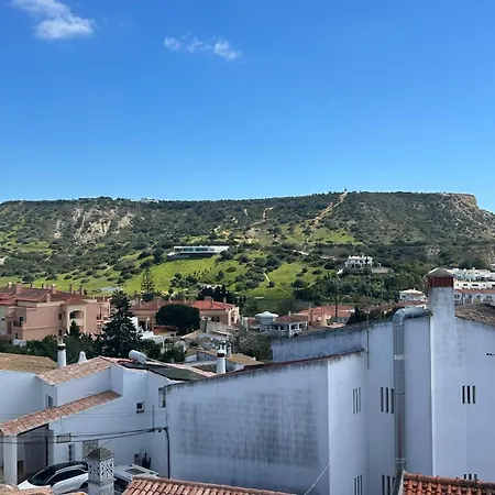 Henrique's Residense Ii *