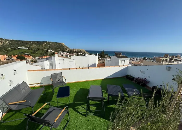 Henrique's Residense Ii *